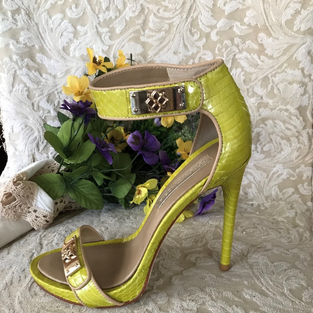 GORGEOUS BCBGMAXAZRIA STILETTO HEELS